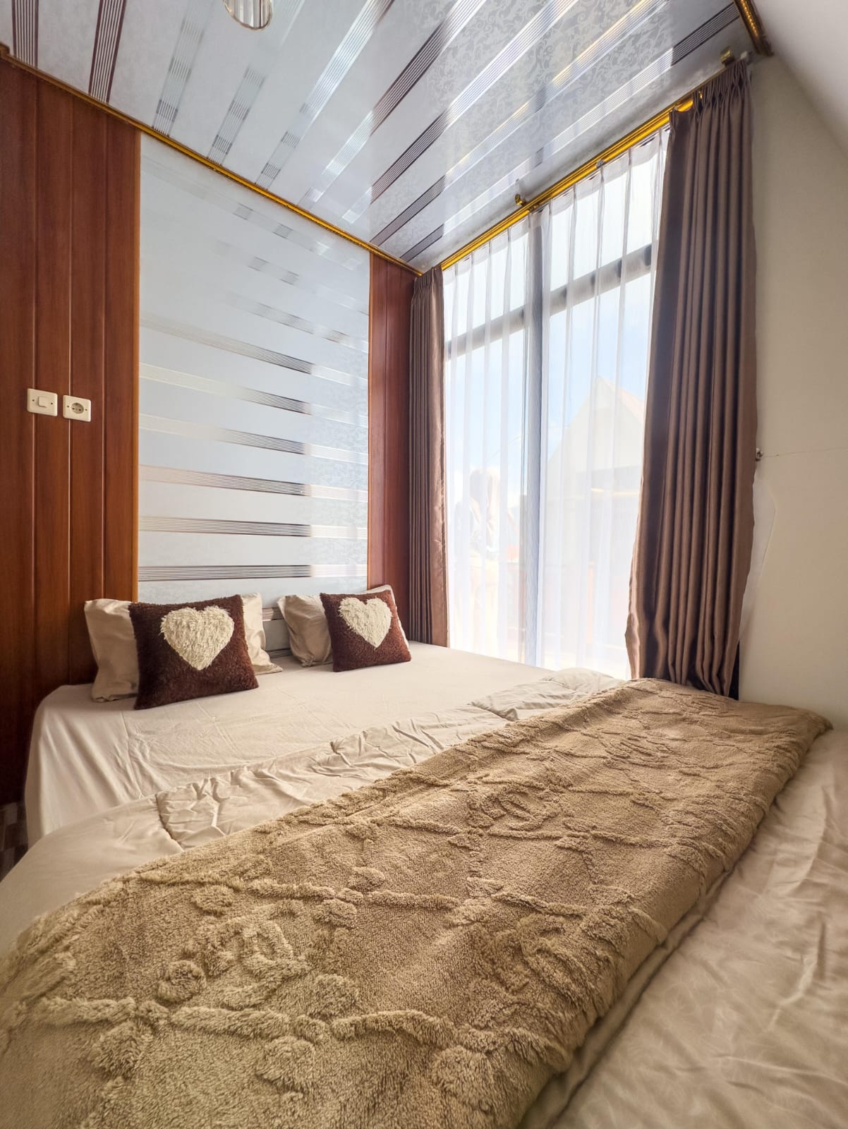 Kamar A-frame kayu
